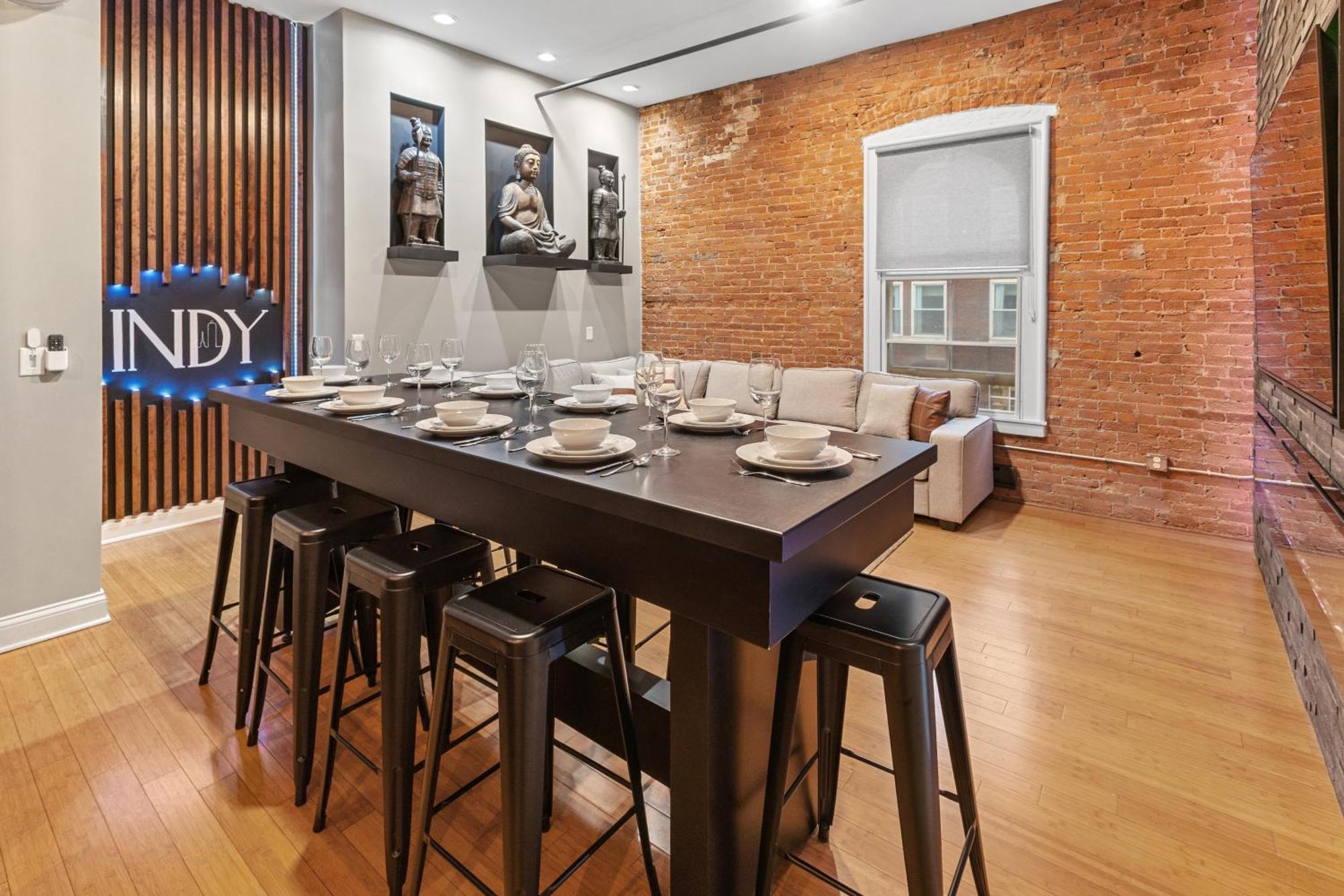 Georgia Street 4 Bedroom Downtown!! Indianapolis