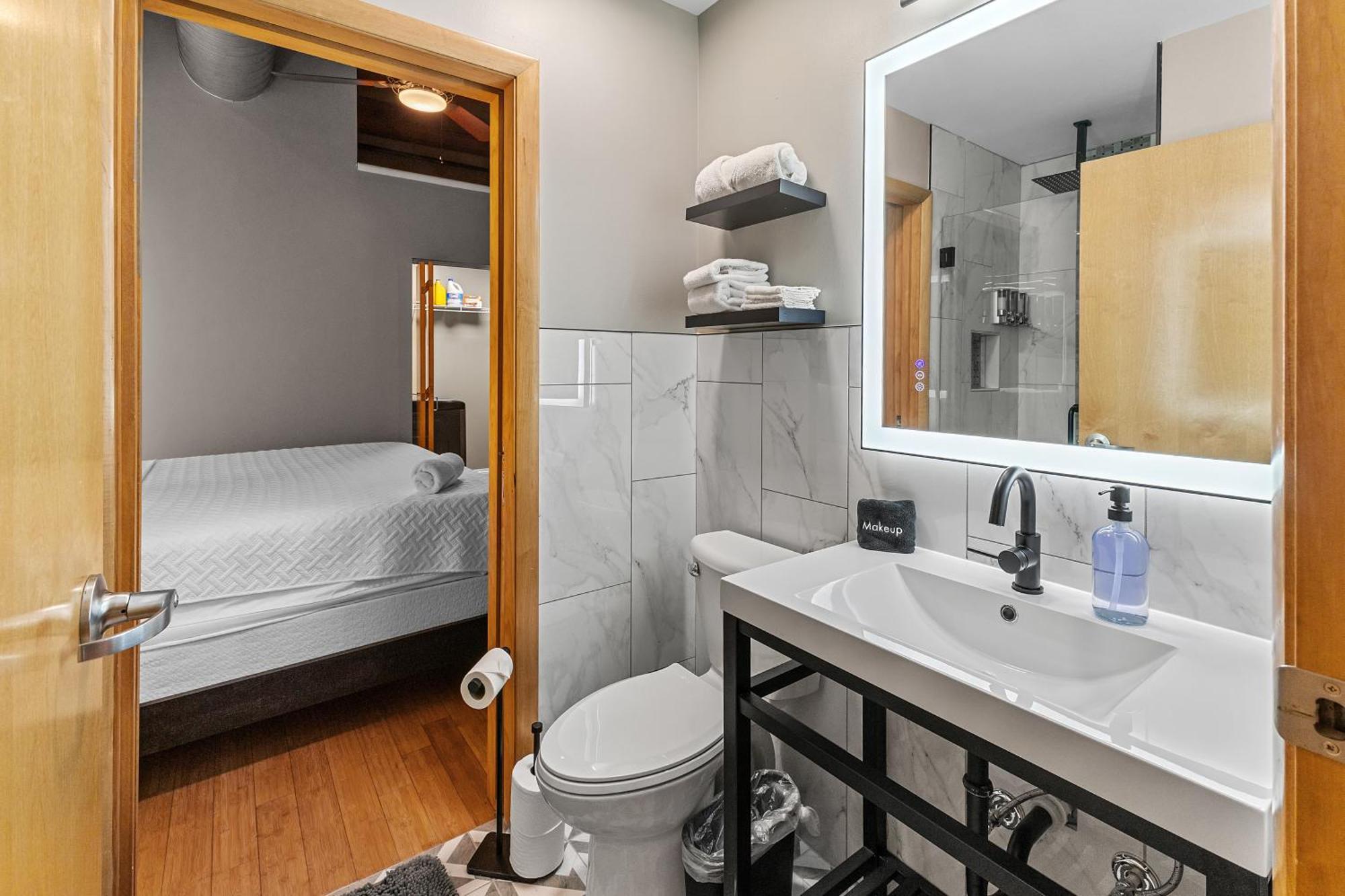 Georgia Street 4 Bedroom Downtown!! Apartment Indianapolis