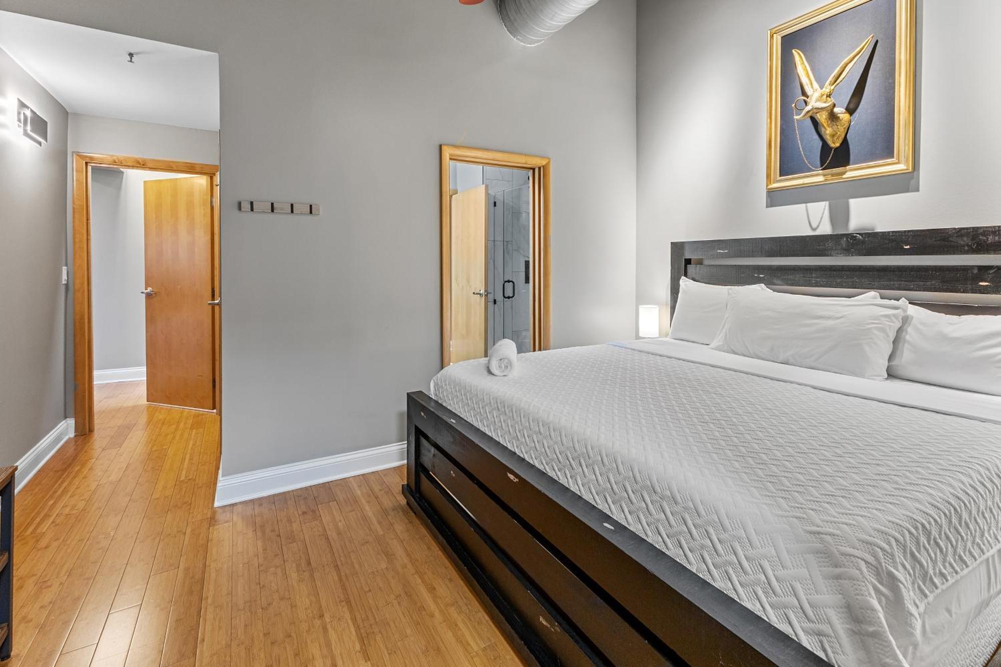 Georgia Street 4 Bedroom Downtown!! *