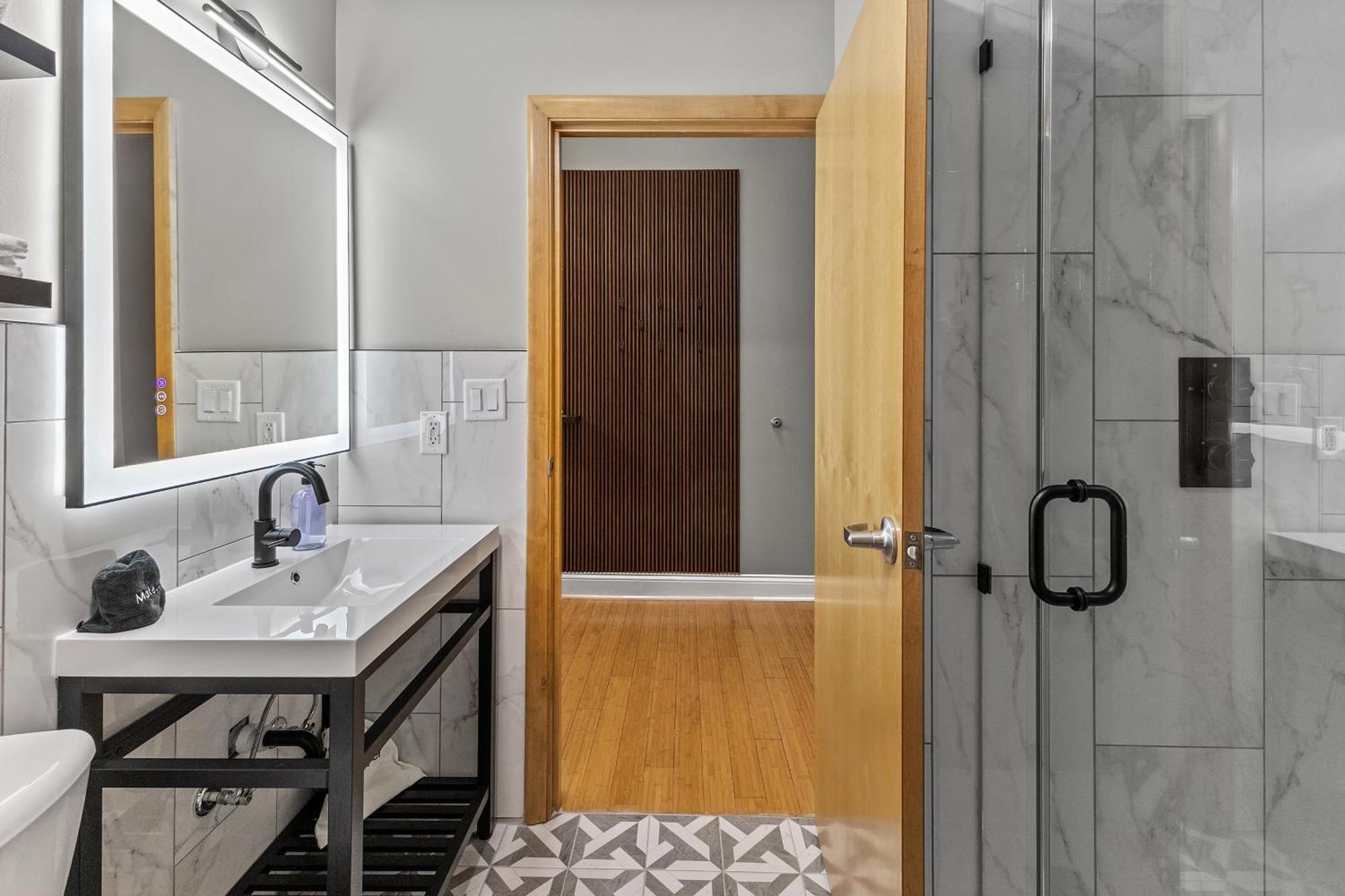 Georgia Street 4 Bedroom Downtown!!