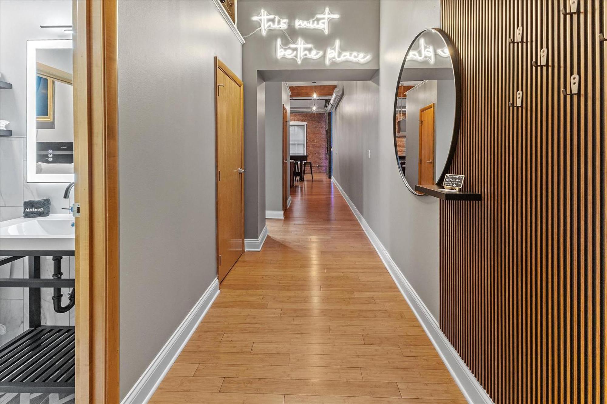 Georgia Street 4 Bedroom Downtown!! Apartment