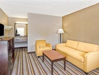 Day's & By Wyndham Airport East Indianapolis