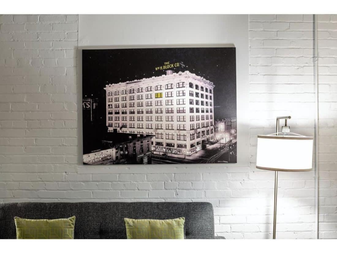 2br 2ba Cozysuites In The Heart Of Apartment Indianapolis