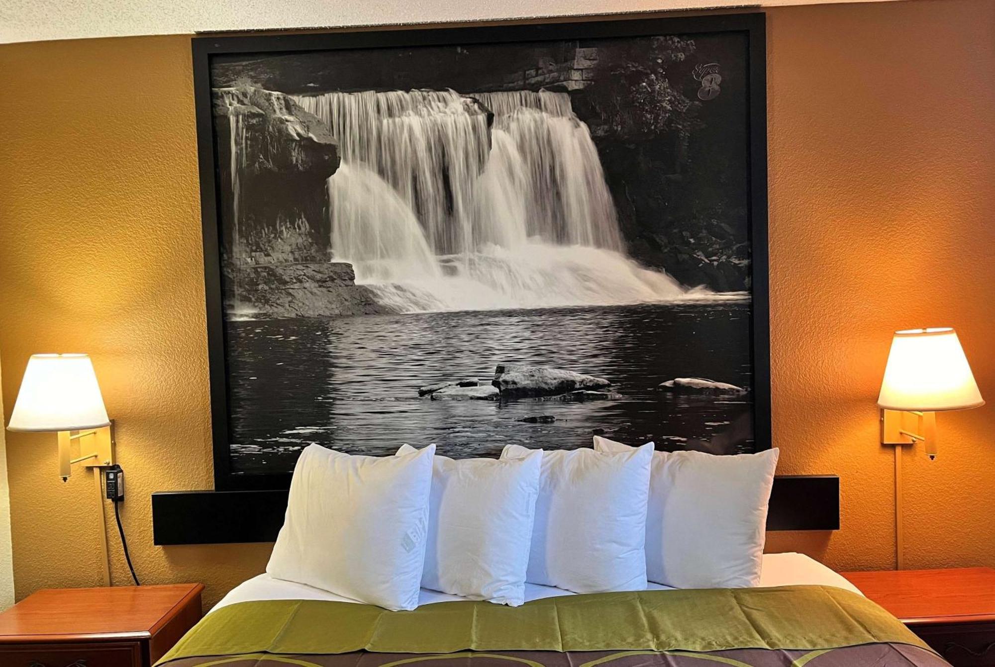 Hotel Super 8 By Wyndham Indianapolis/ne/castleton Area