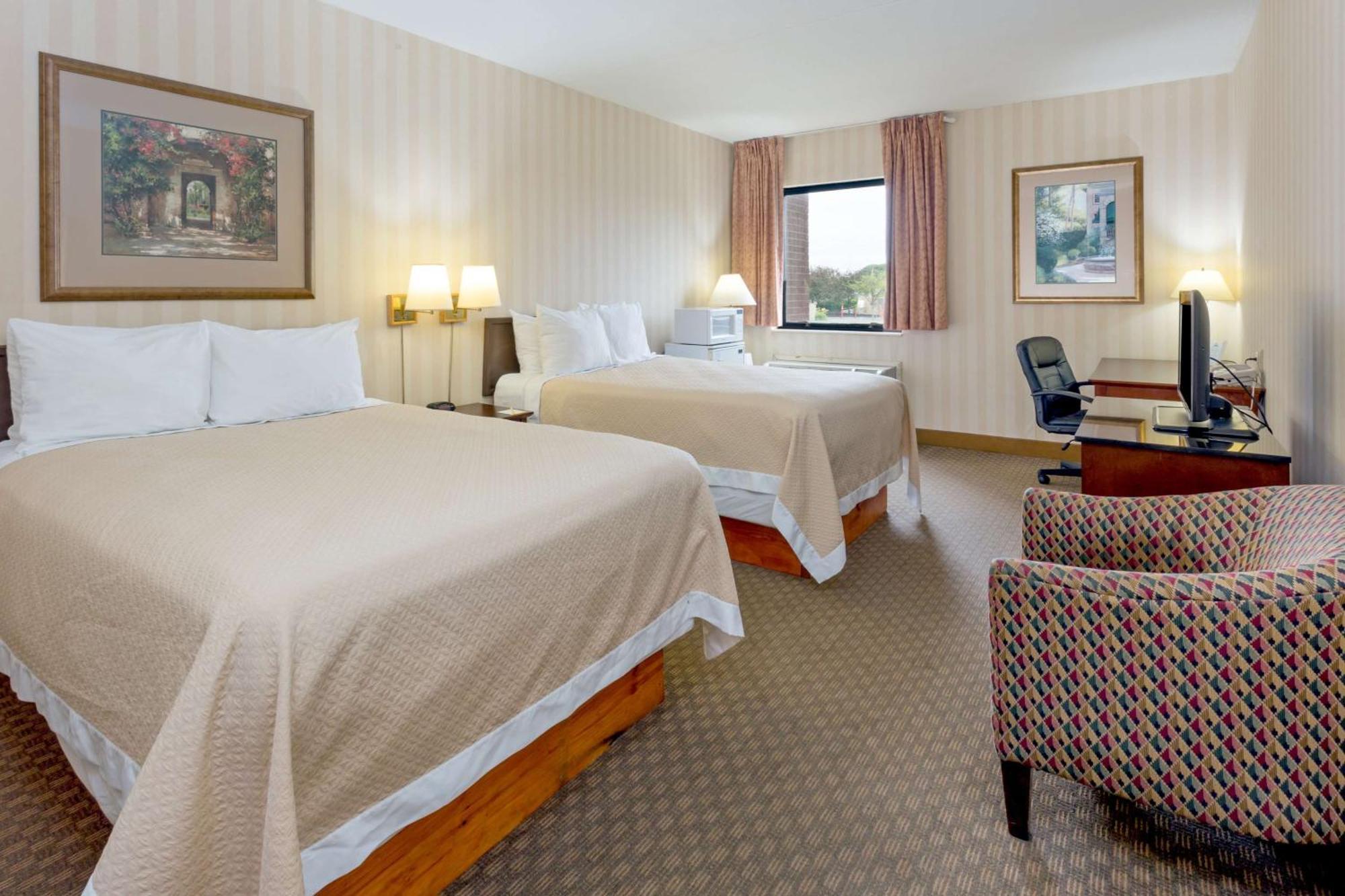 Days & By Wyndham Northwest Hotel Indianapolis