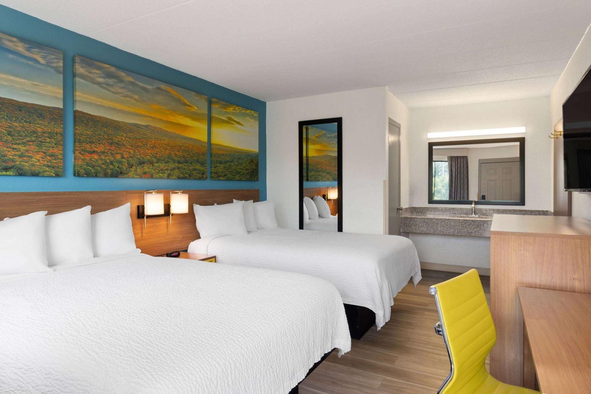 Day's & By Wyndham Airport East Hotel