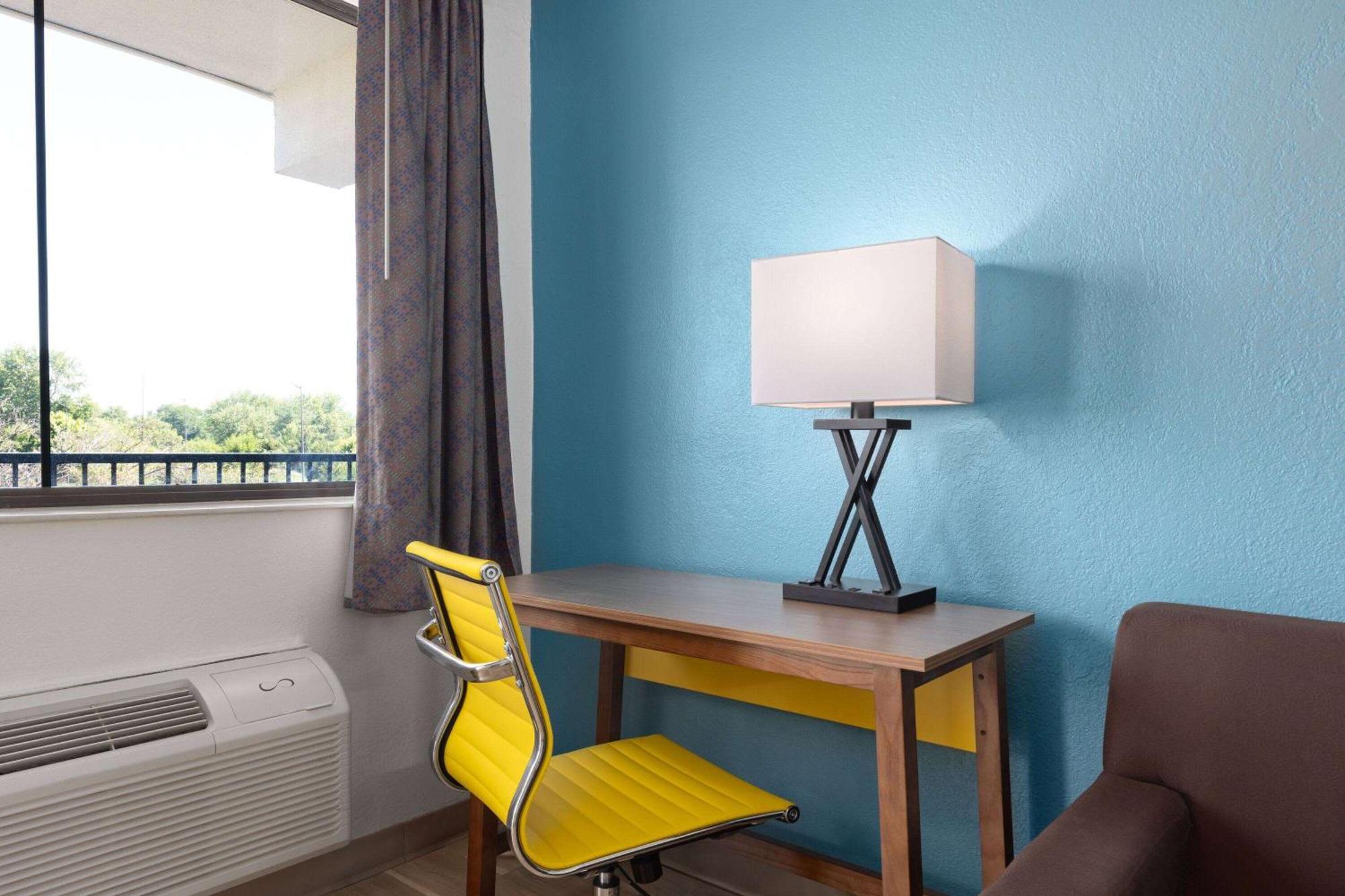 Hotel Day's & By Wyndham Airport East 2*