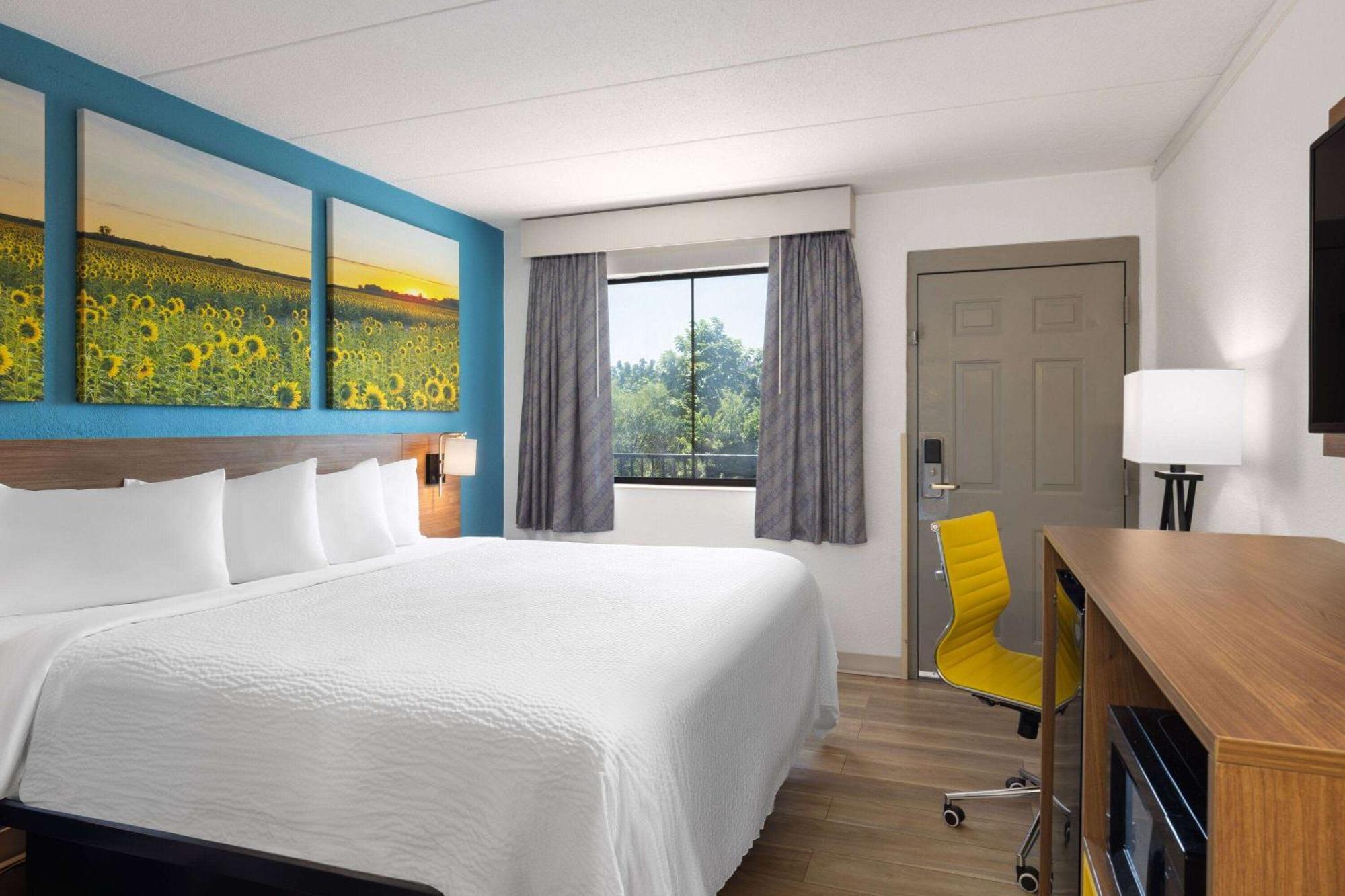 Hotel Day's & By Wyndham Airport East 2*