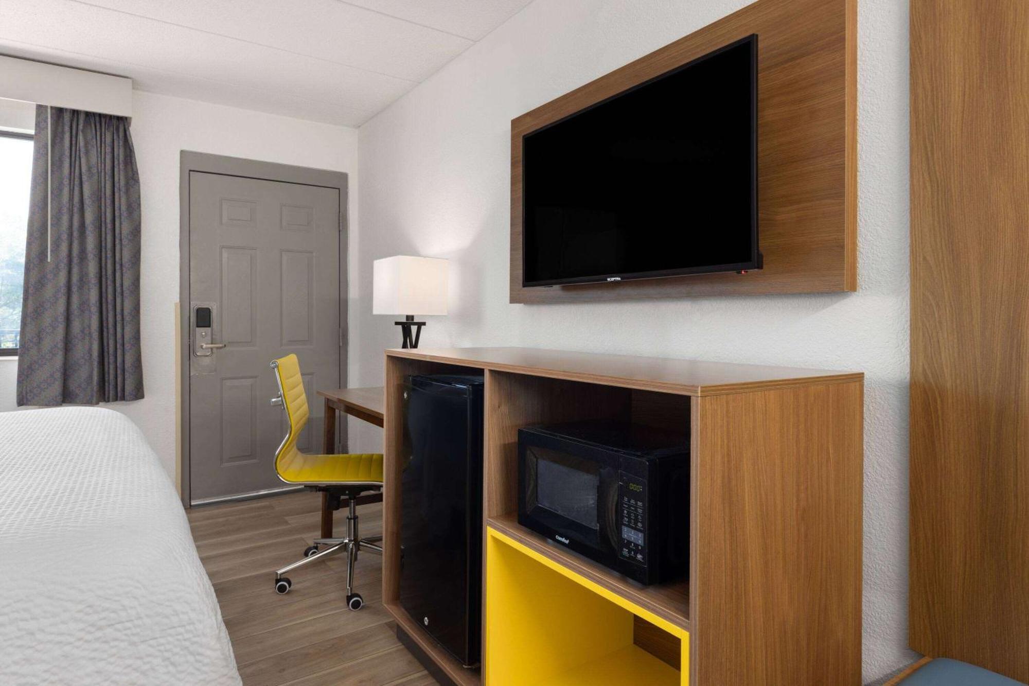Hotel Day's & By Wyndham Airport East Indianapolis