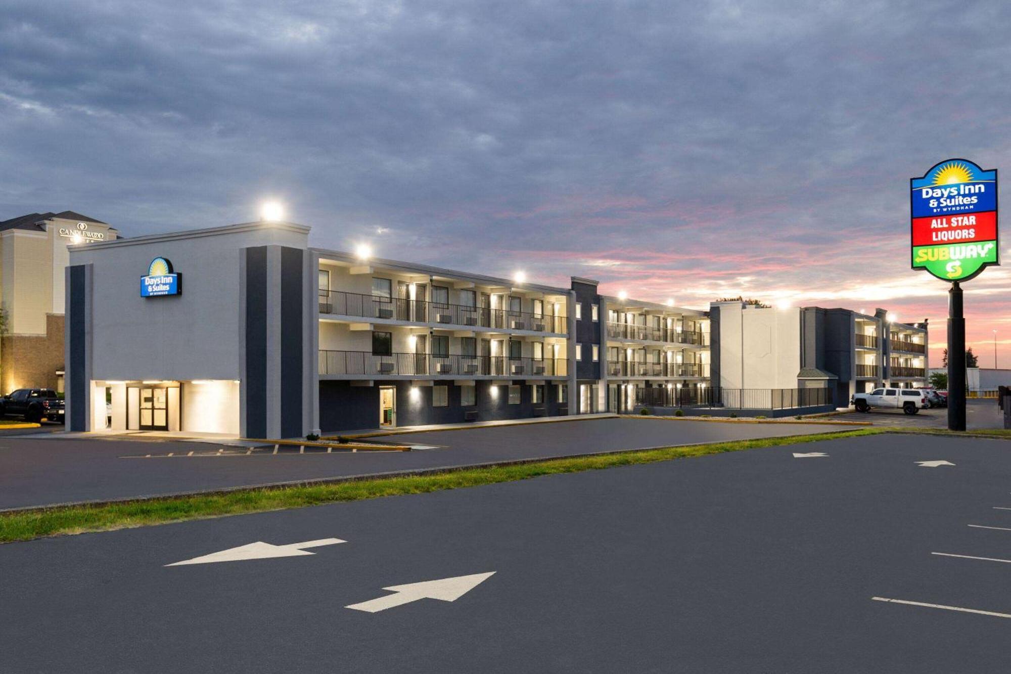 Day's & By Wyndham Airport East 2*