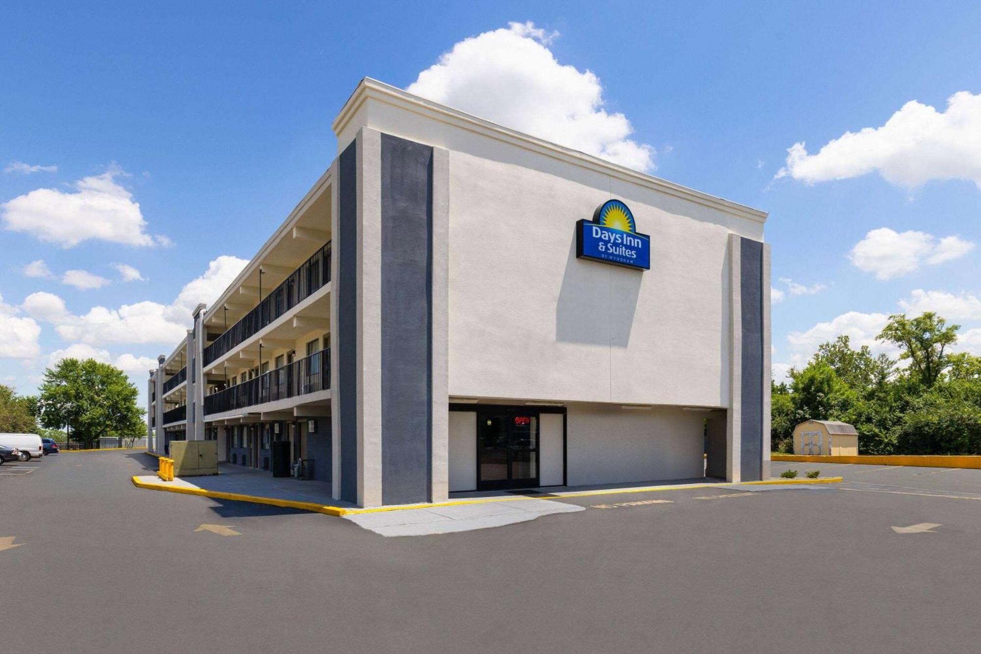 Day's & By Wyndham Airport East Hotel 2*