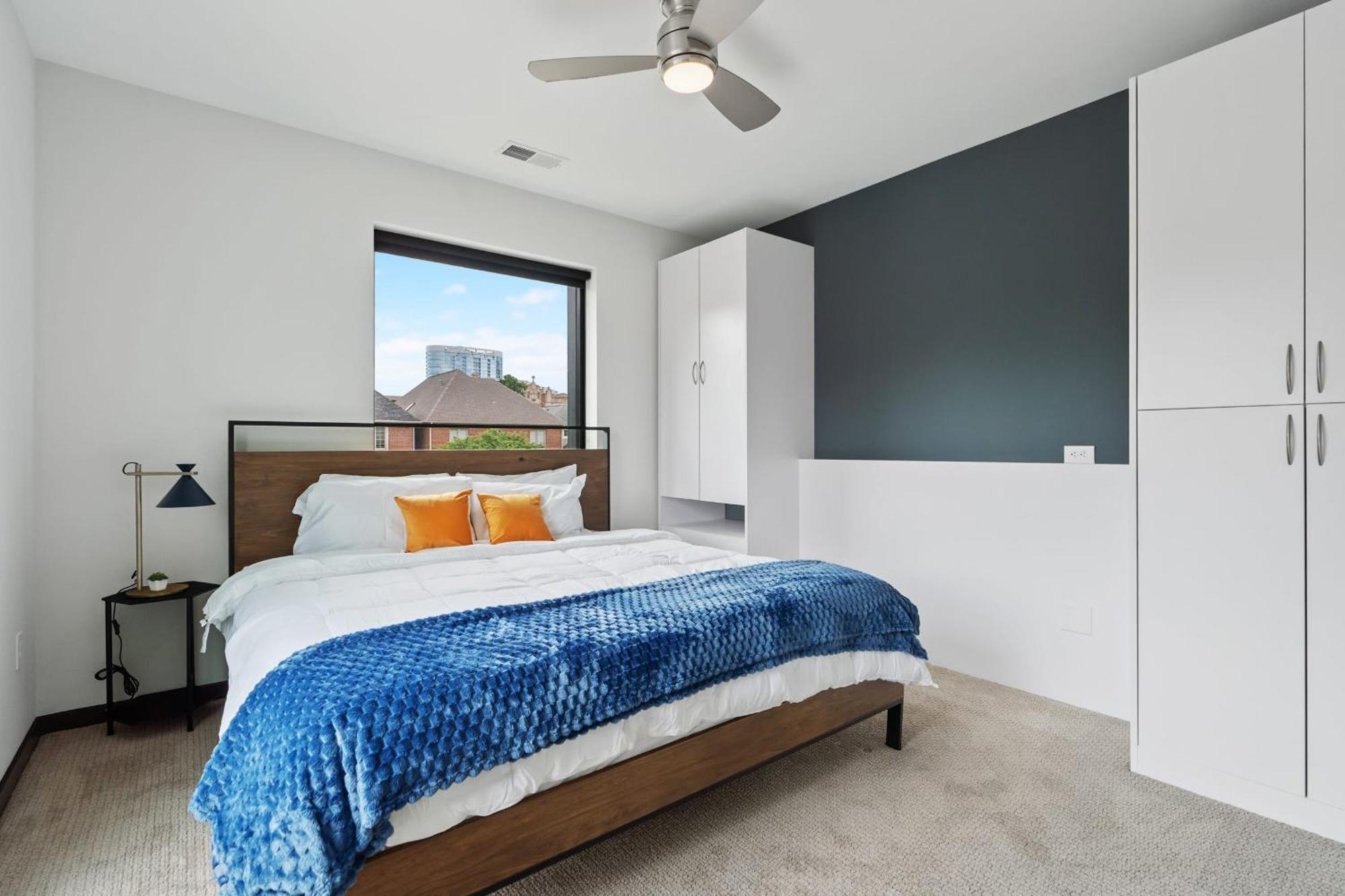 Apartment Cozysuites On Mass With Garage Parking #9
