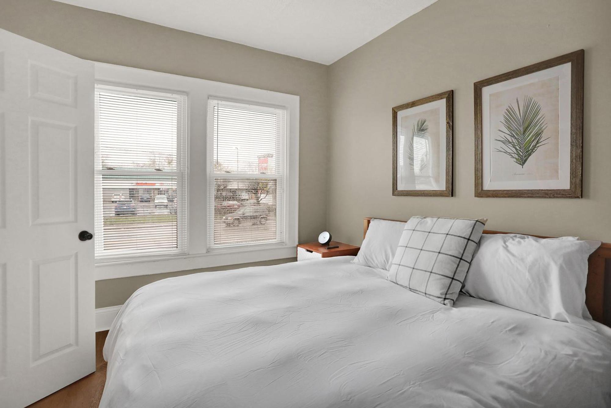Prime 2br Gem, Near Convention Hub! Apartment