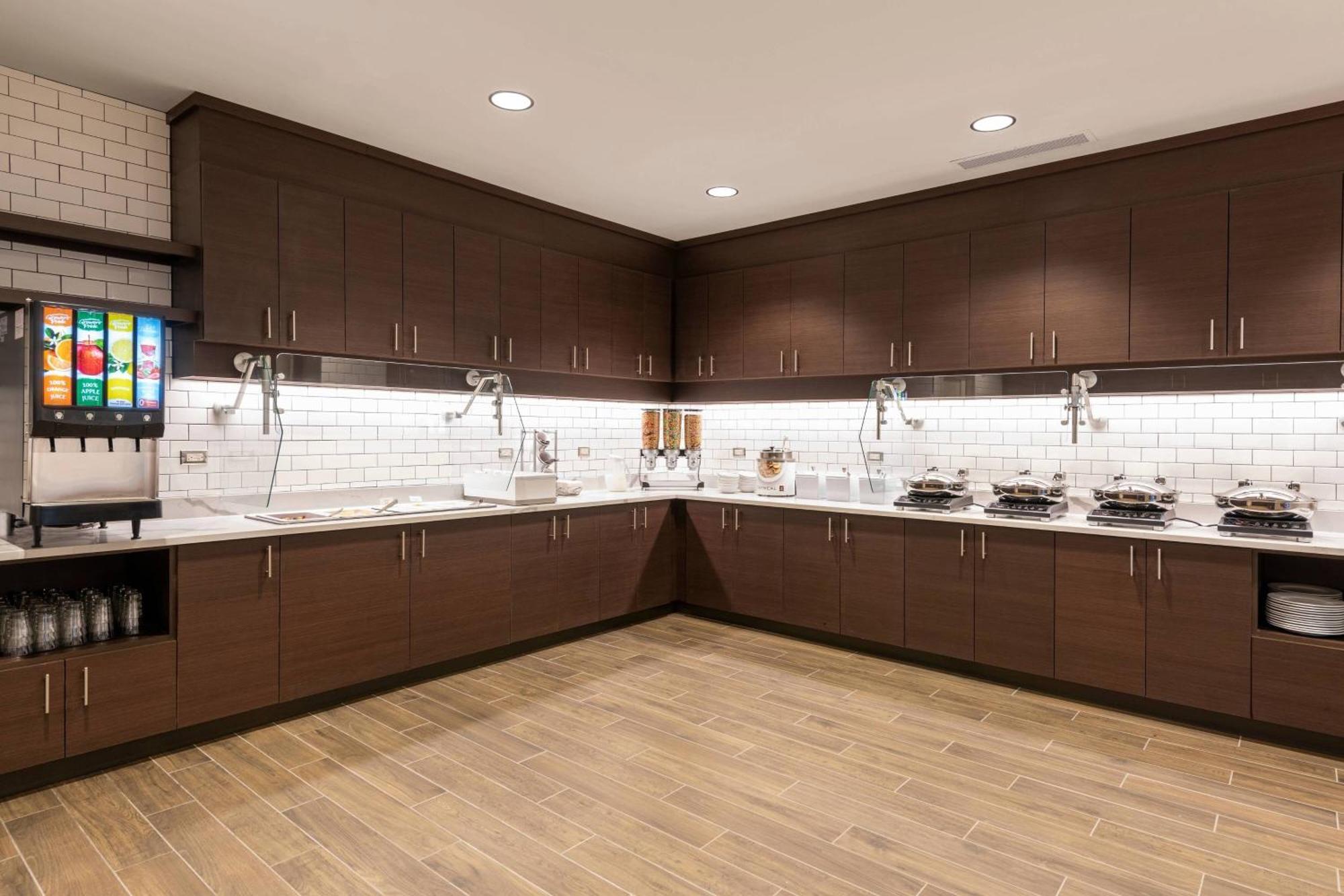 By Marriott South/greenwood Hotel 3*