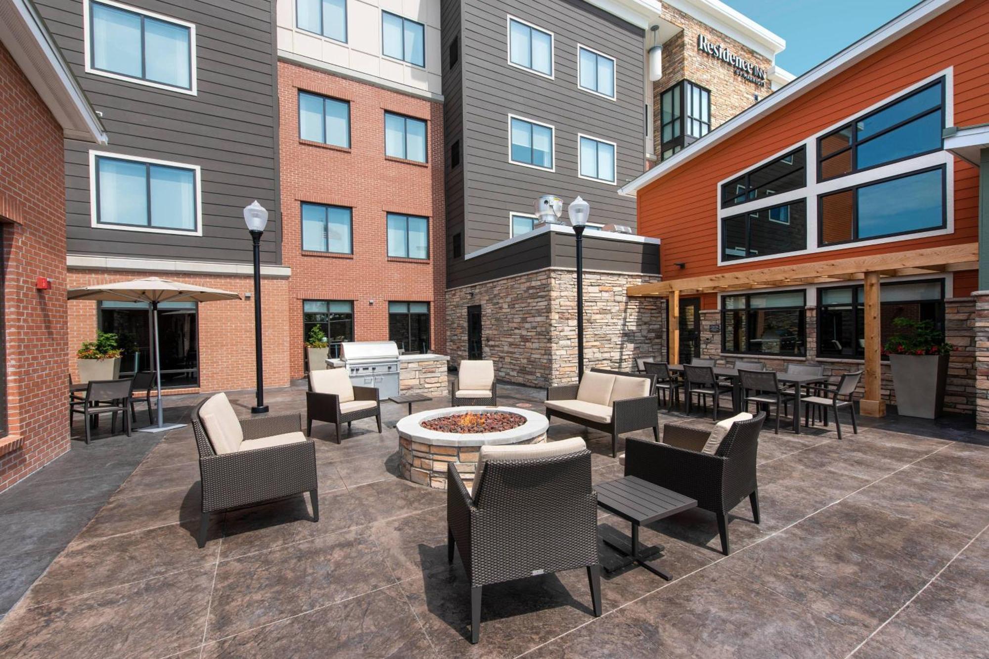 By Marriott South/greenwood Hotel 3*