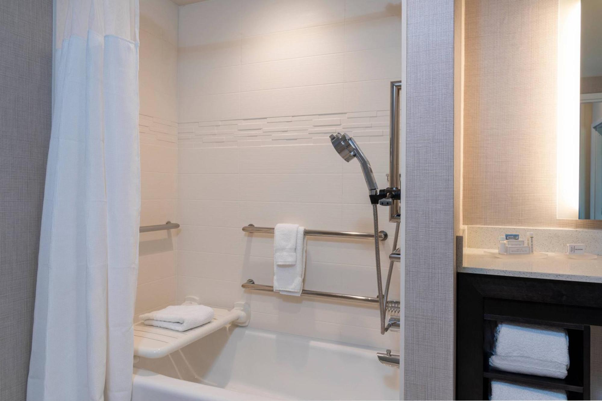 Hotel By Marriott South/greenwood 3*