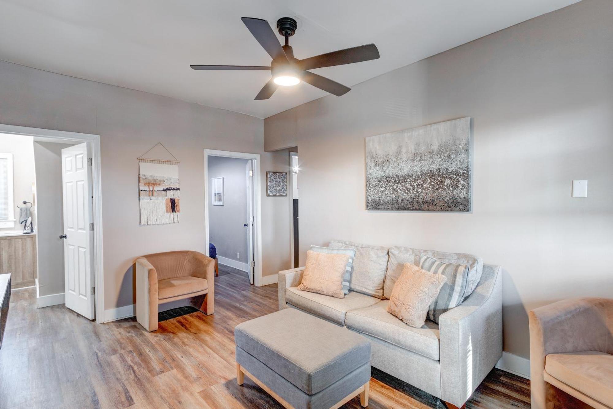 Apartment Prime 2br Gem, Near Convention Hub! Indianapolis