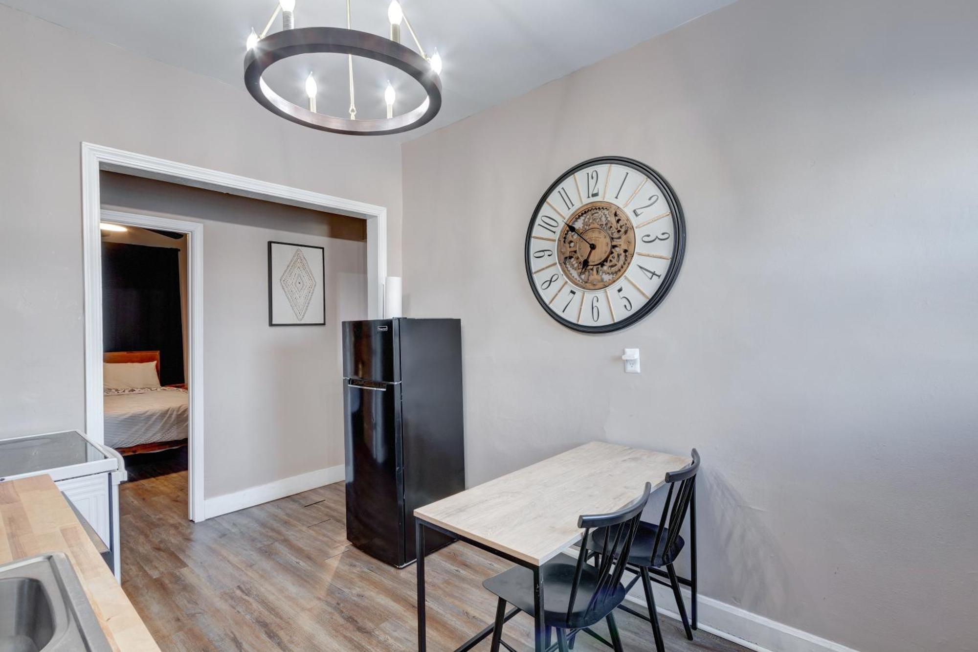 Prime 2br Gem, Near Convention Hub! Apartment