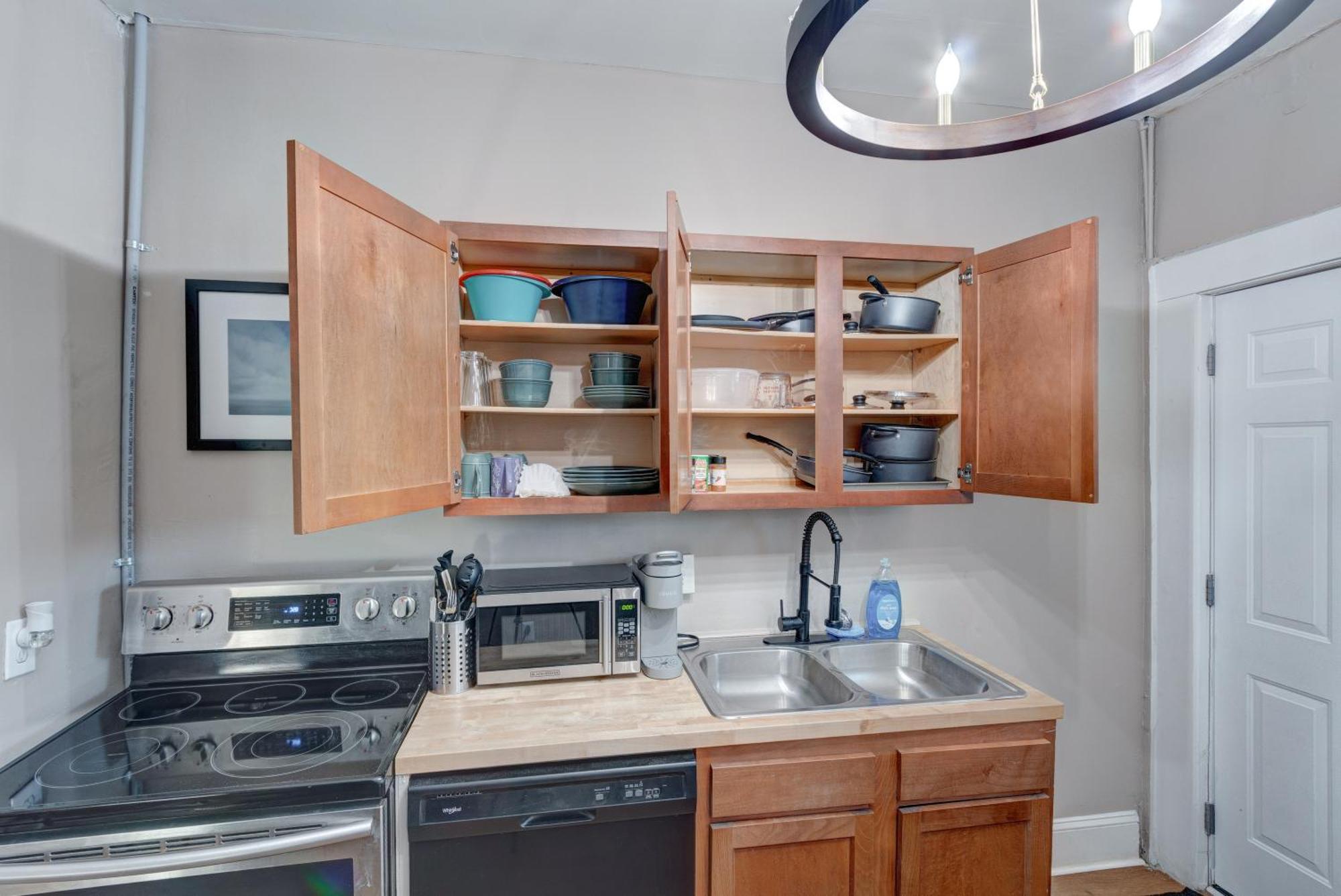 Prime 2br Gem, Near Convention Hub!