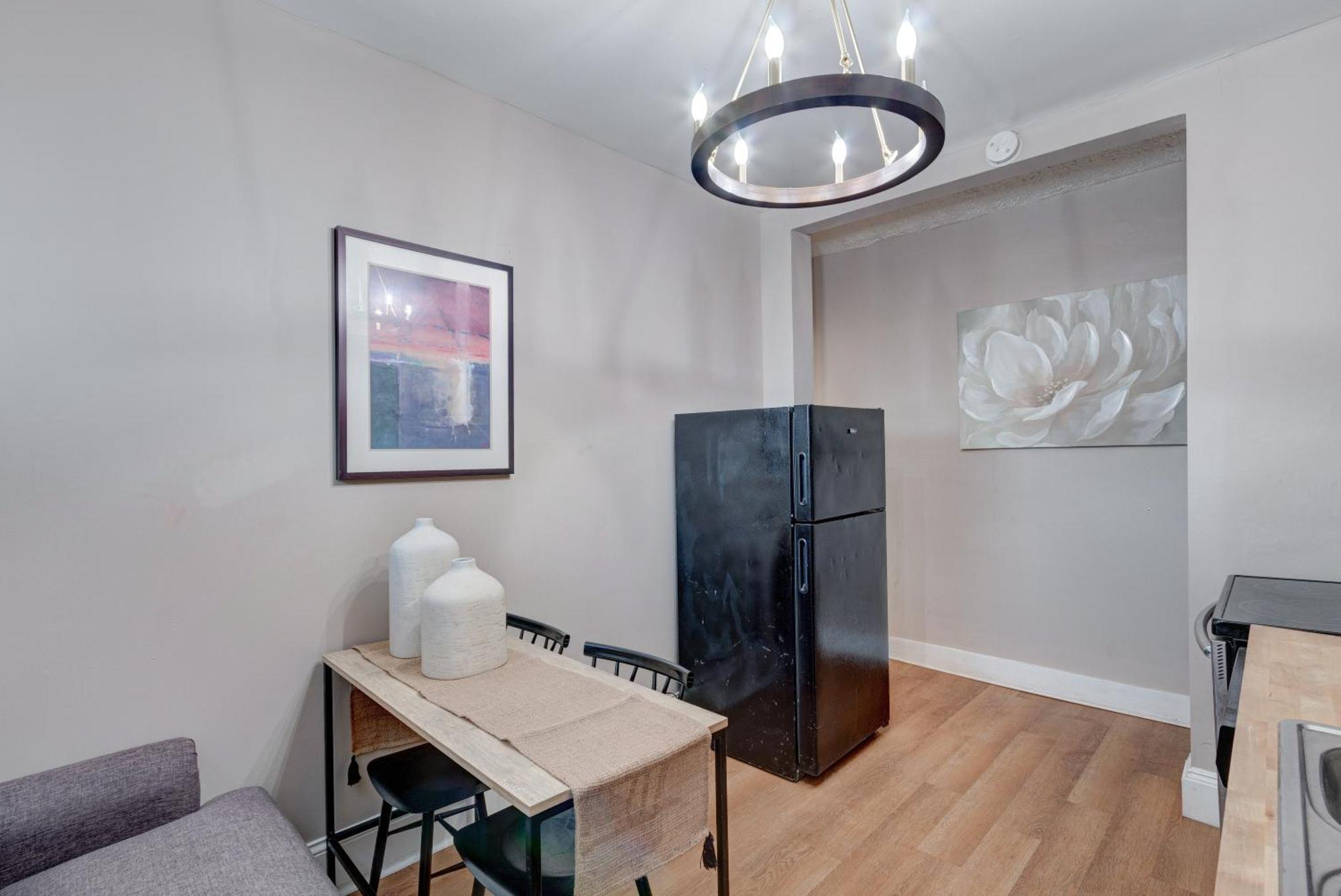 Prime 2br Gem, Near Convention Hub! Apartment