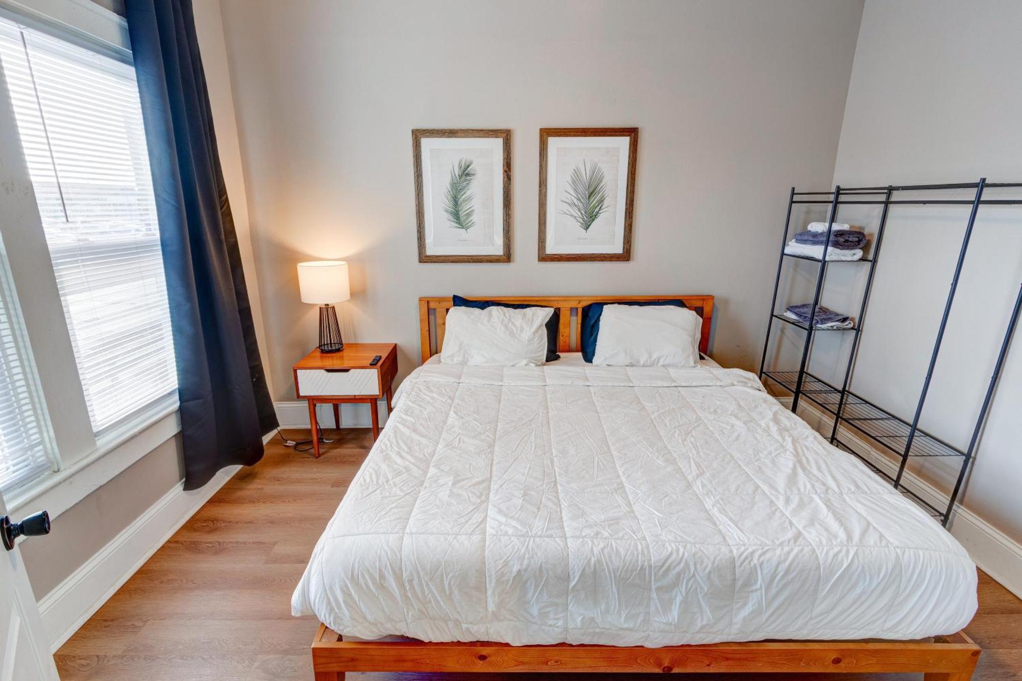 Prime 2br Gem, Near Convention Hub! Apartment *
