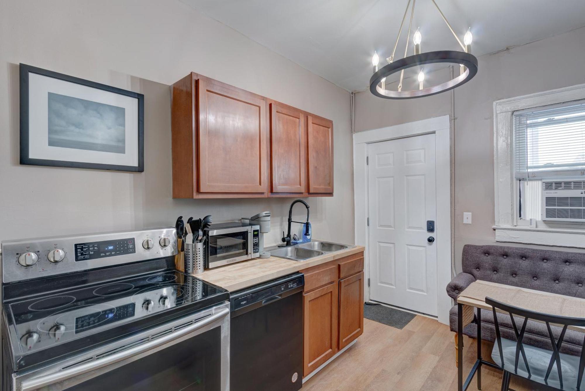 Prime 2br Gem, Near Convention Hub!