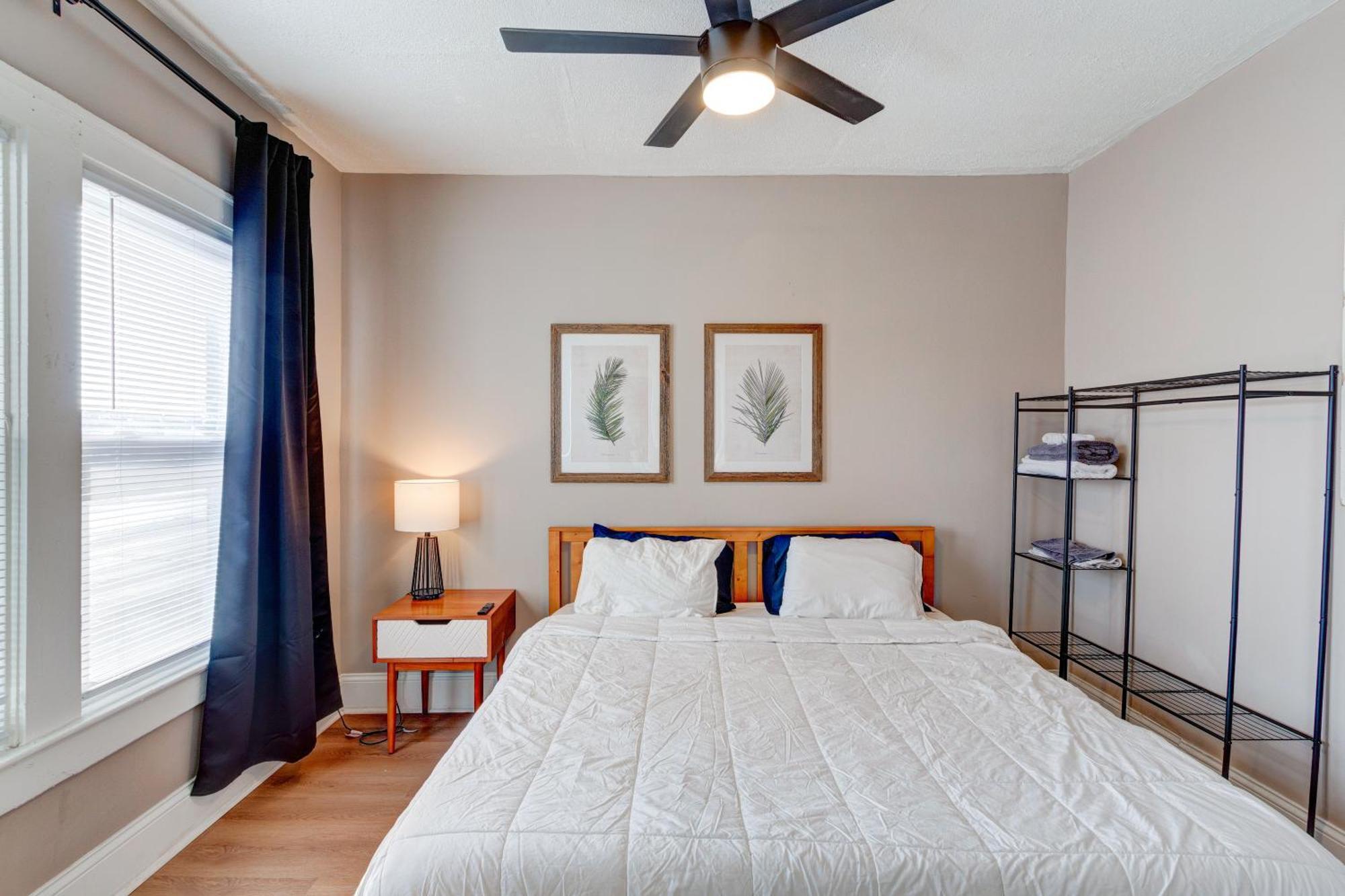 Prime 2br Gem, Near Convention Hub! Apartment