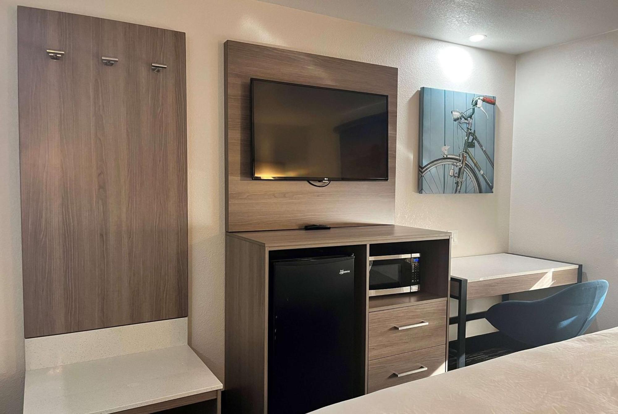 Baymont By Wyndham Northeast Hotel