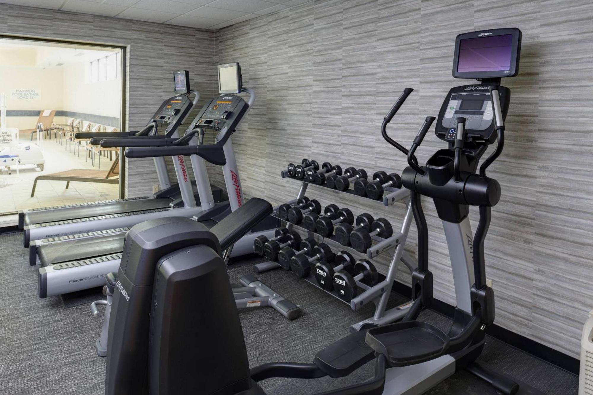Courtyard By Marriott Airport 3*