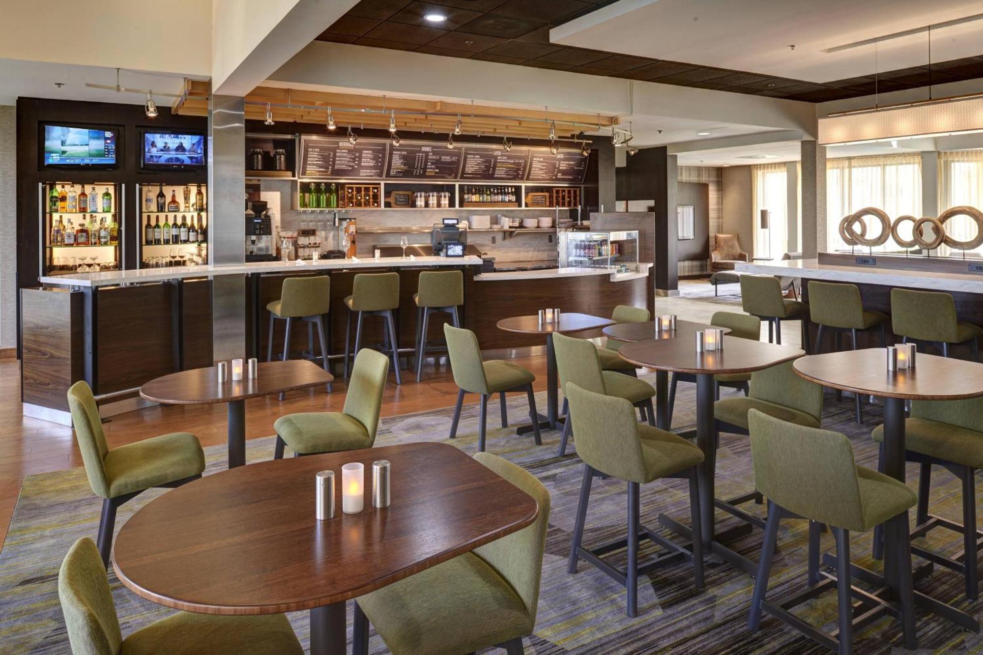 Courtyard By Marriott Airport Hotel 3*