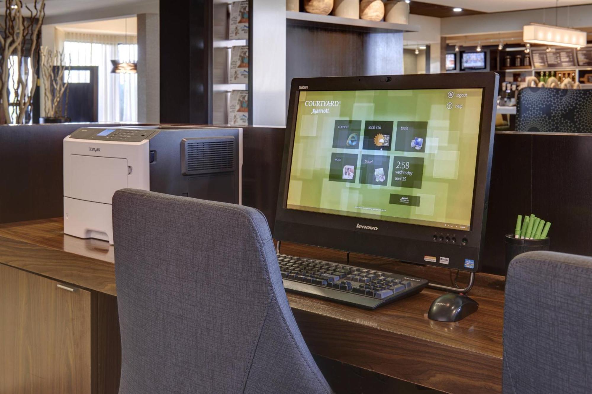 Courtyard By Marriott Airport Hotel Indianapolis