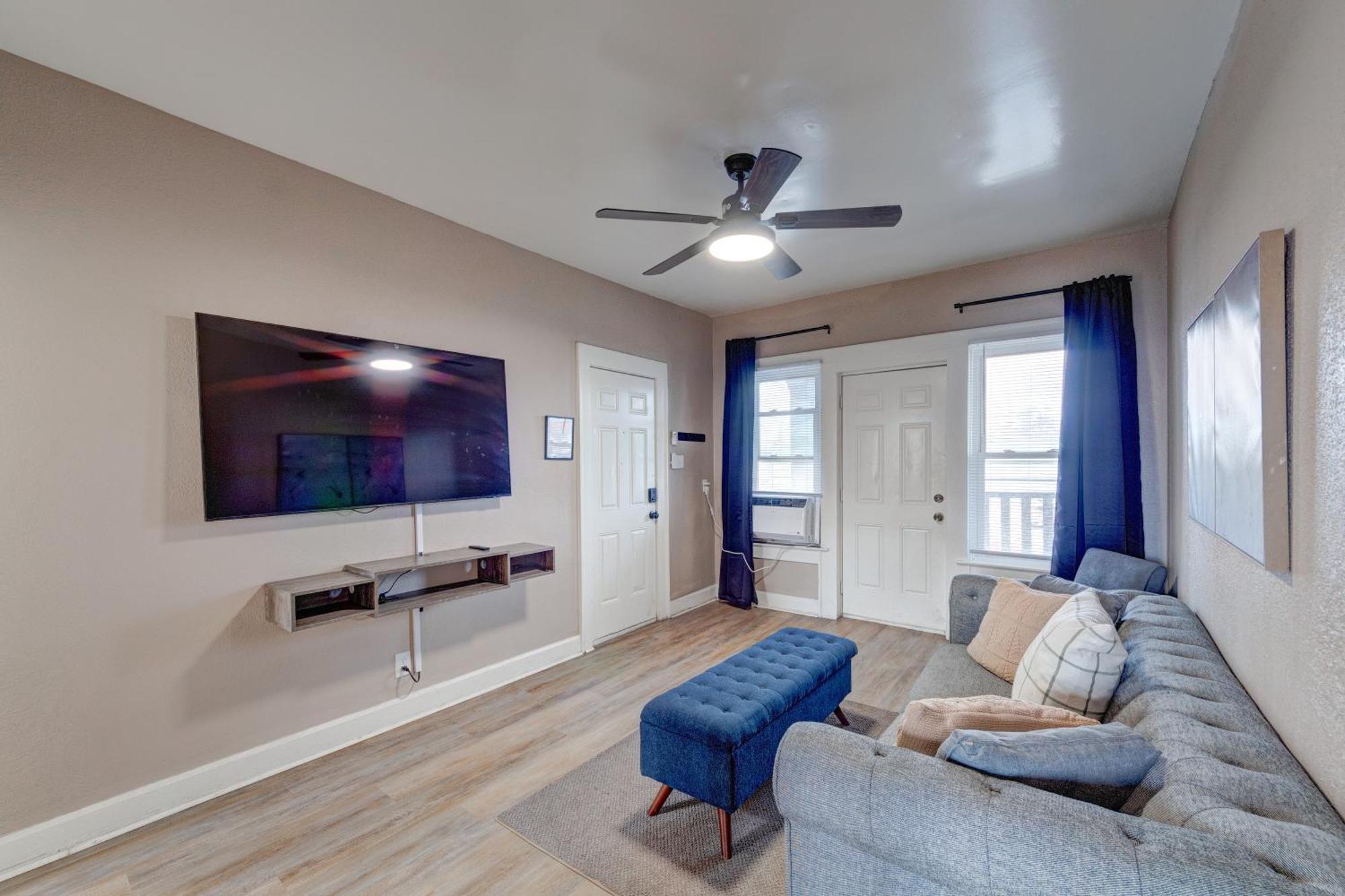 Apartment Prime 2br Gem, Near Convention Hub!
