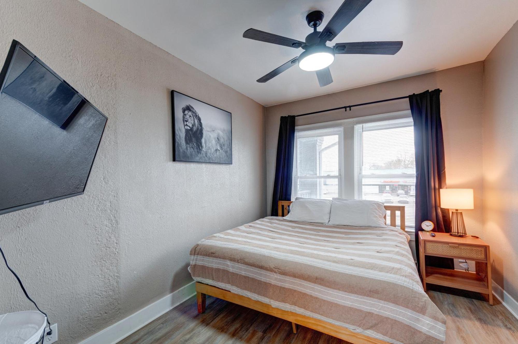Apartment Prime 2br Gem, Near Convention Hub!