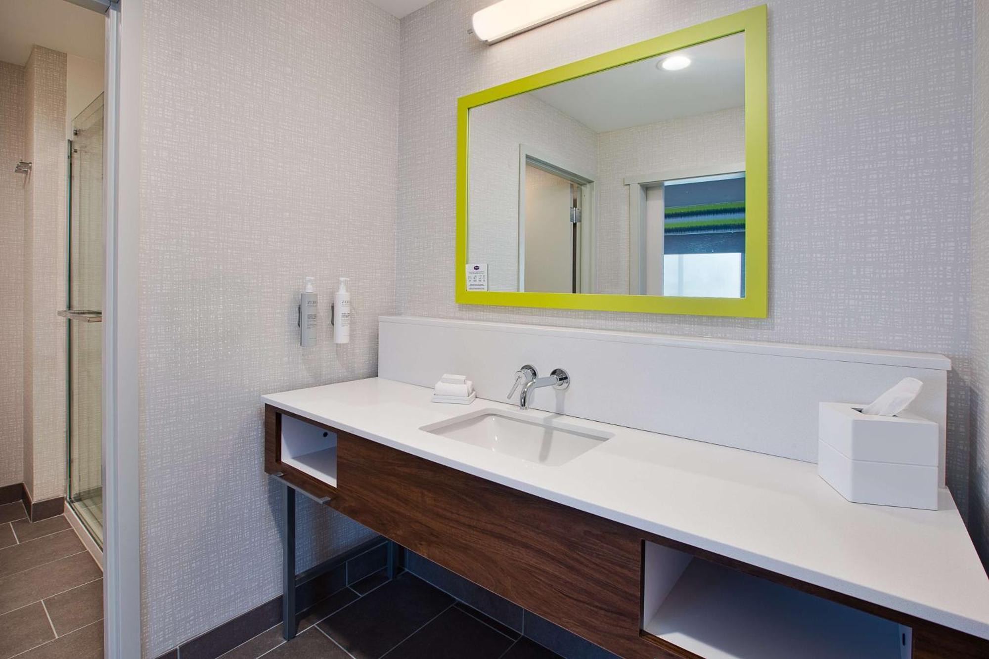 Hampton & By Hilton South Greenwood Hotel 3*