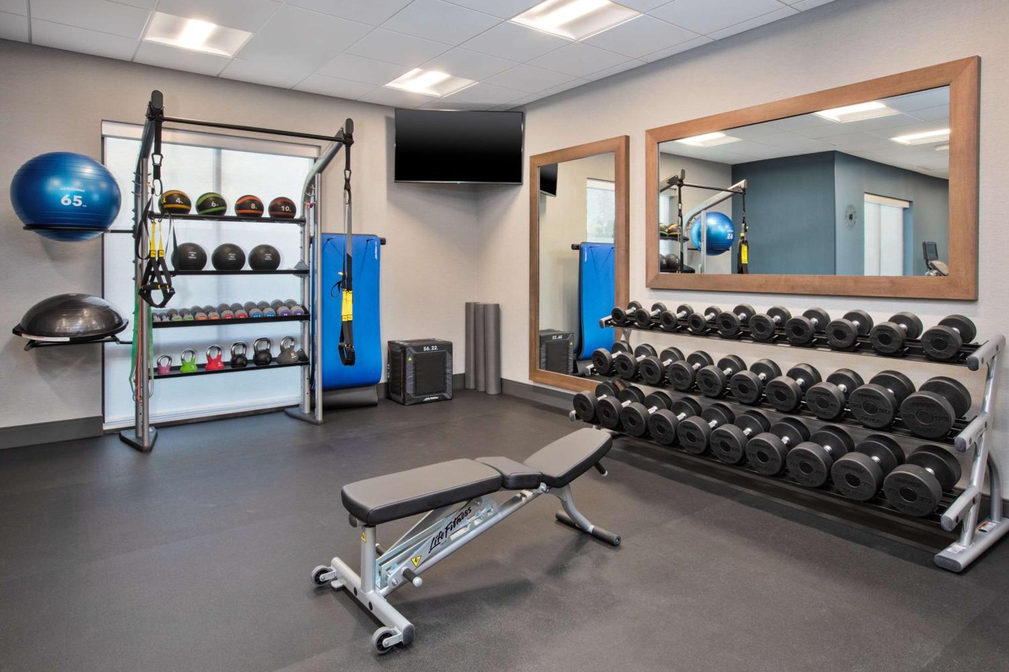 Hampton & By Hilton South Greenwood Hotel 3*
