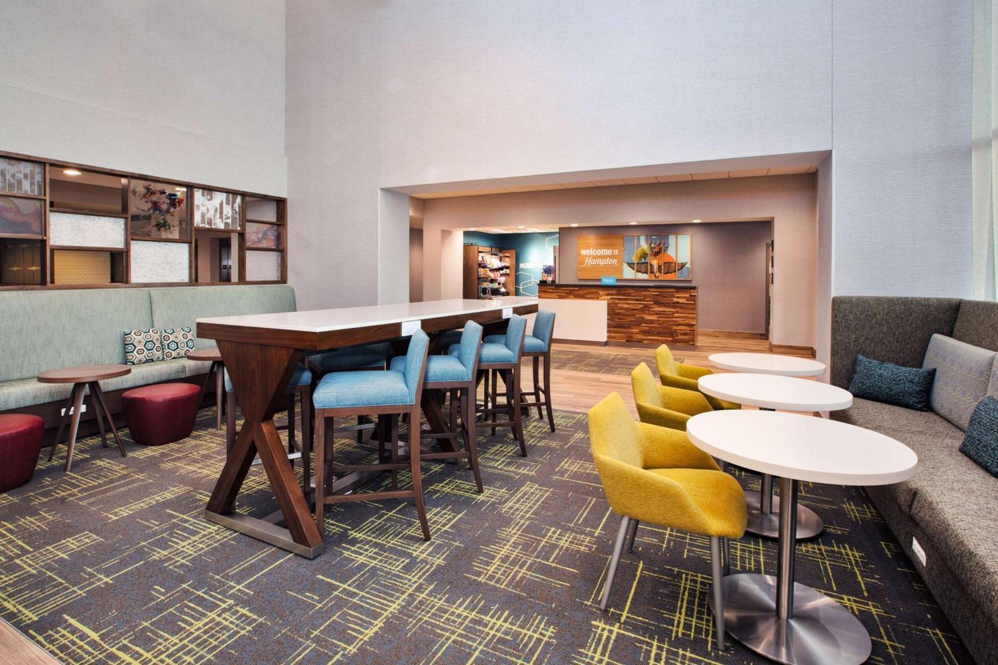 Hotel Hampton & By Hilton South Greenwood 3*