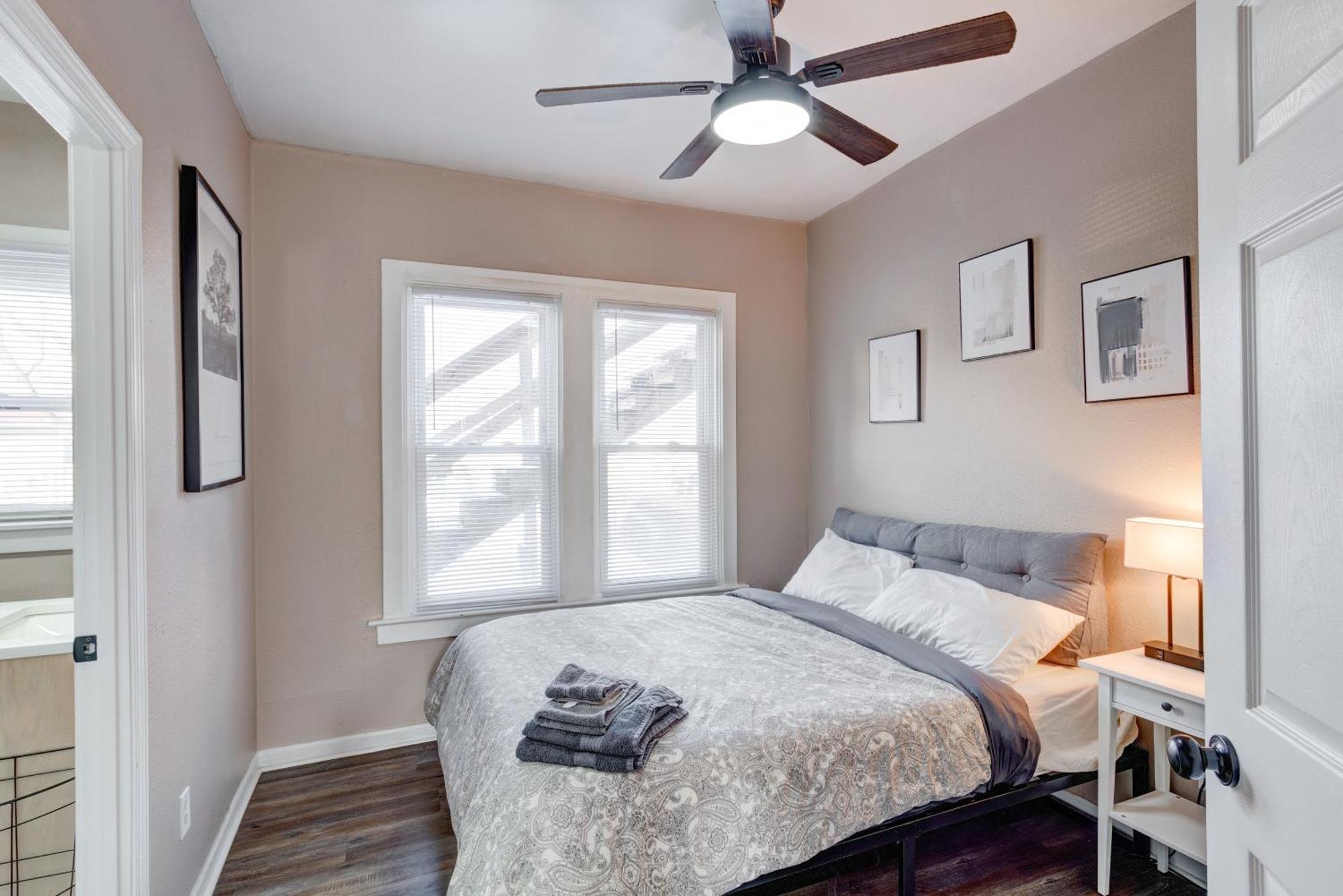 Apartment Prime 2br Gem, Near Convention Hub!