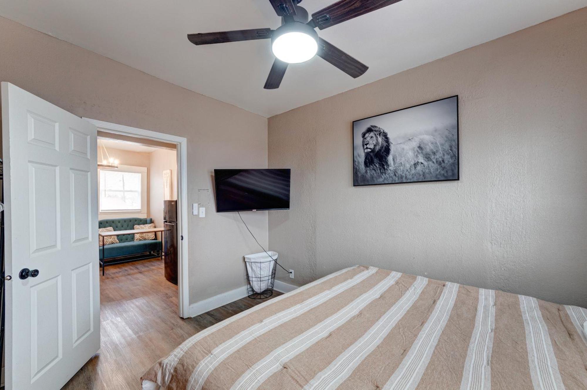 Prime 2br Gem, Near Convention Hub! Apartment Indianapolis
