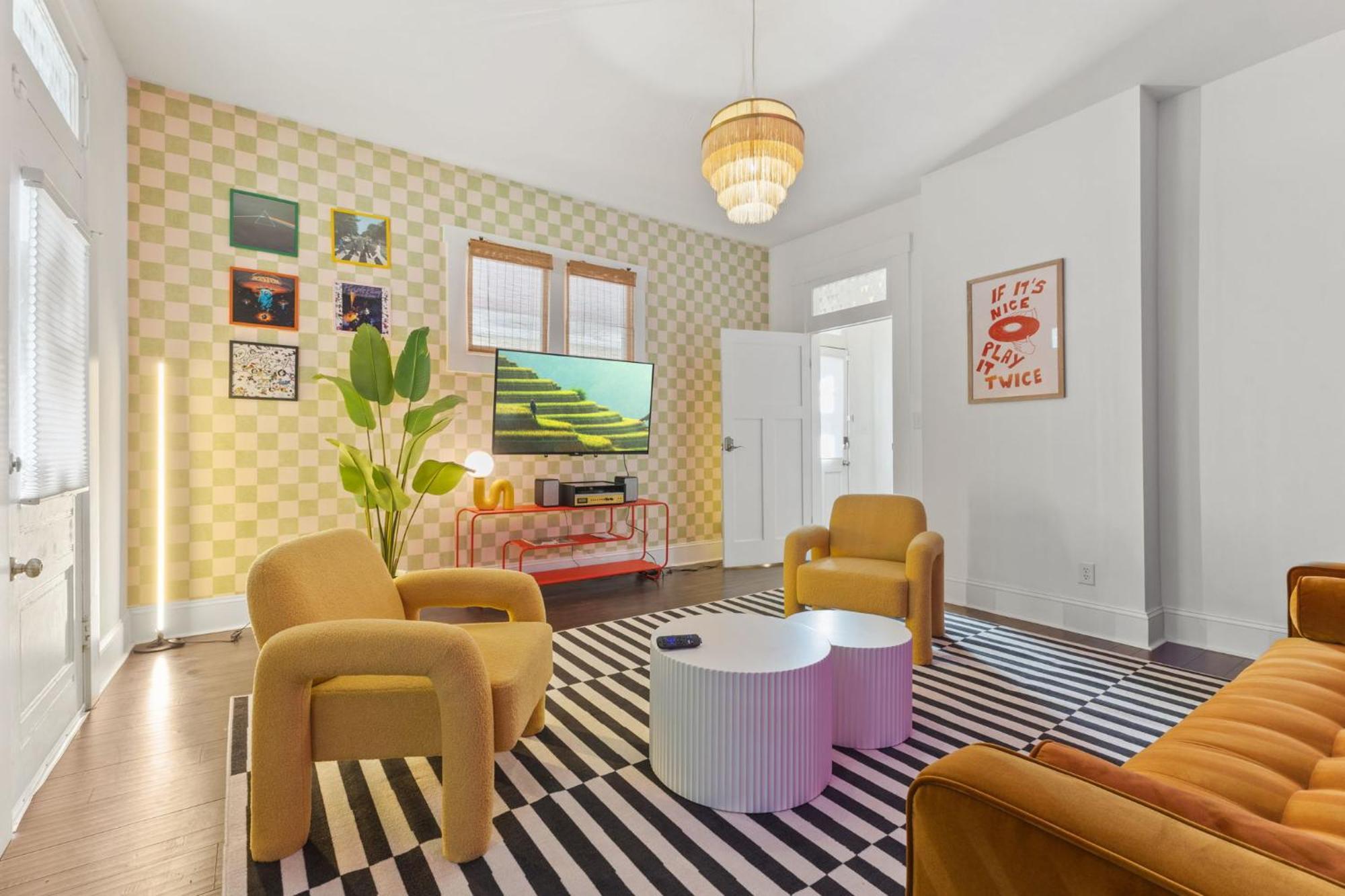 And Play Indy - Indoor Fun - Great For Families - Sleeps 10 *