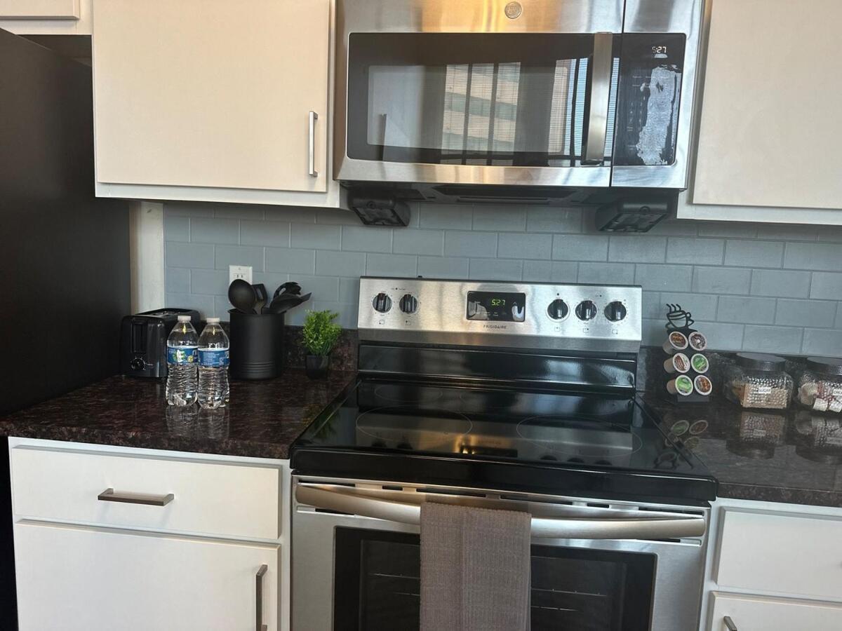 Downtown Retreat-king Bed-free Parking-access To Skywalk Apartment