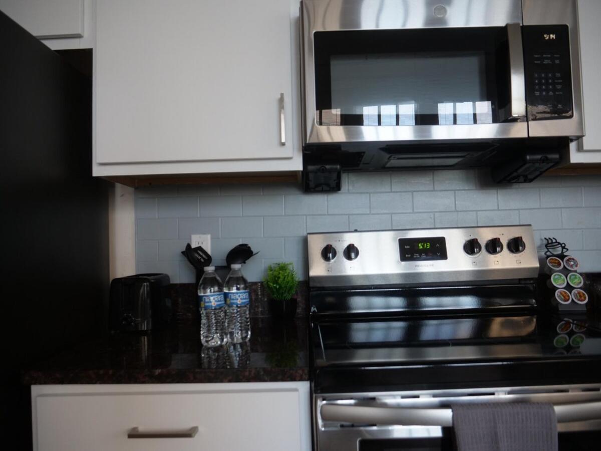 Downtown Retreat-king Bed-free Parking-access To Skywalk Apartment