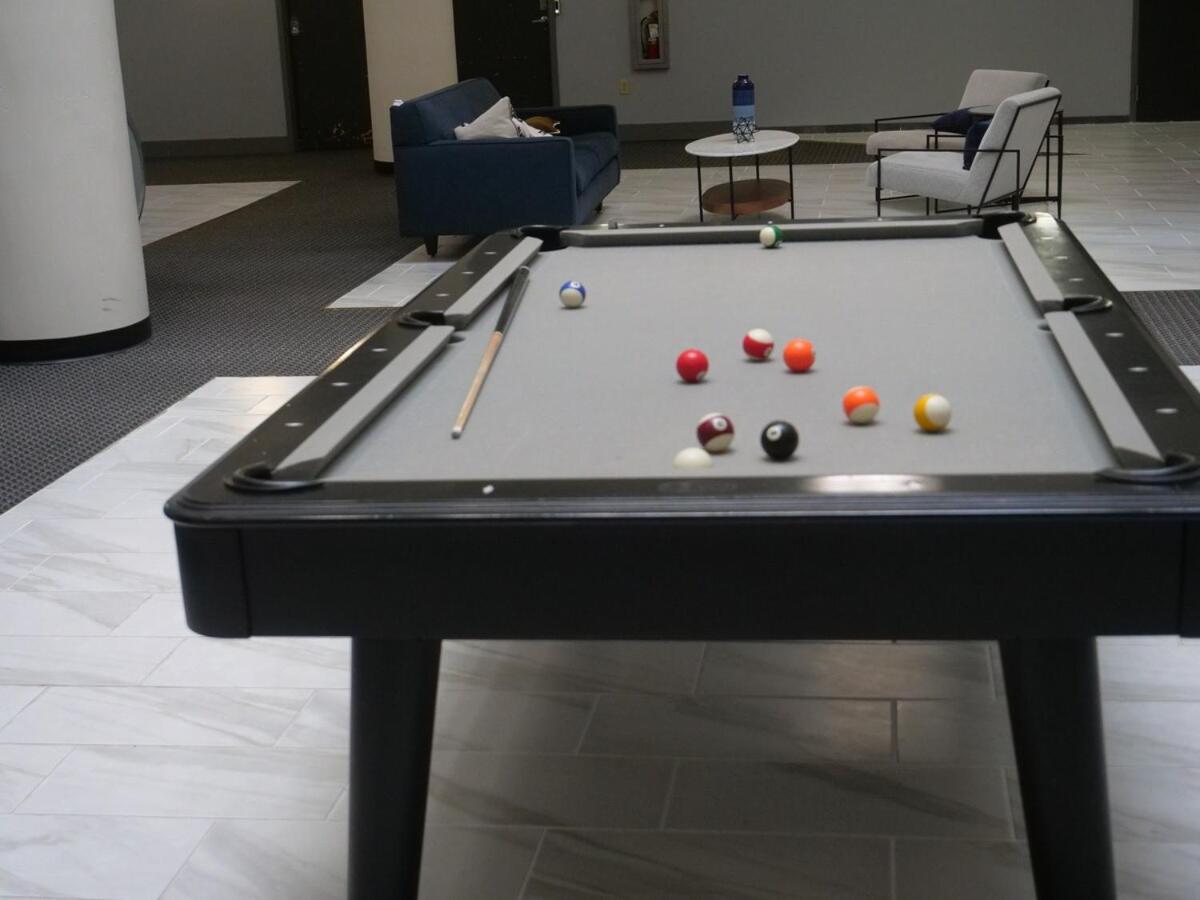 Apartment Downtown Retreat-king Bed-free Parking-access To Skywalk Indianapolis