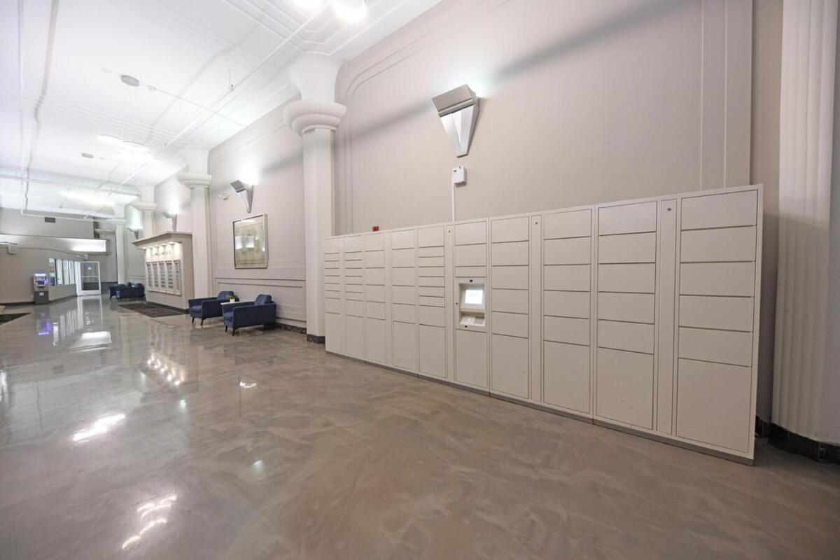 Downtown Retreat-king Bed-free Parking-access To Skywalk *