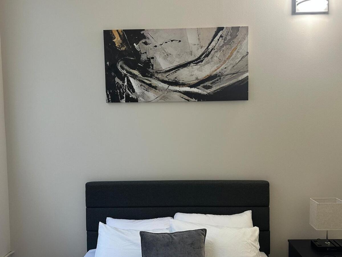 Downtown Retreat-king Bed-free Parking-access To Skywalk