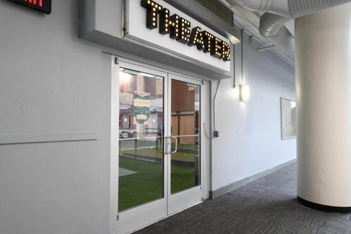 Downtown Retreat-king Bed-free Parking-access To Skywalk * Indianapolis