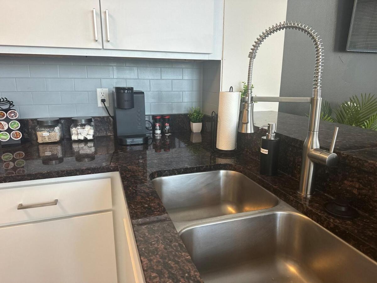 Downtown Retreat-king Bed-free Parking-access To Skywalk