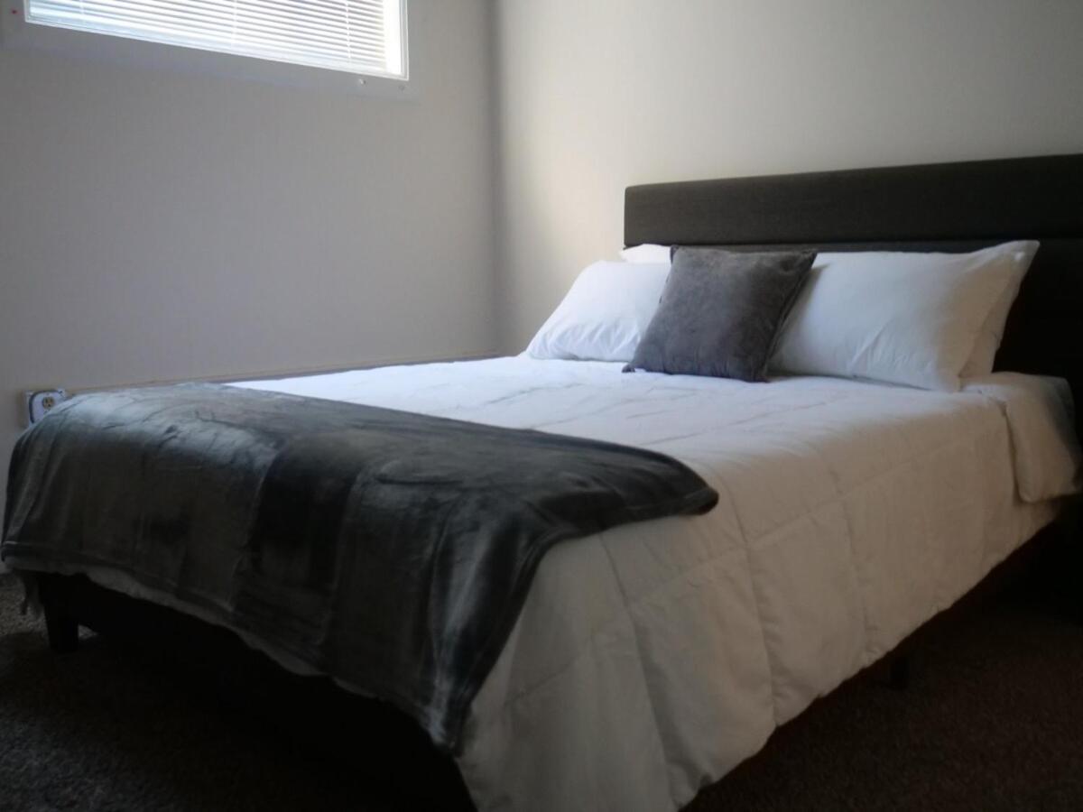 Downtown Retreat-king Bed-free Parking-access To Skywalk Apartment