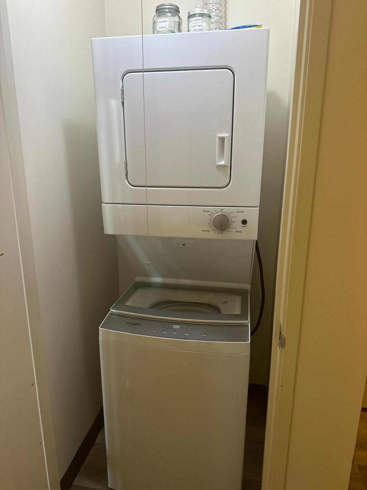Apartment Downtown Retreat-king Bed-free Parking-access To Skywalk *
