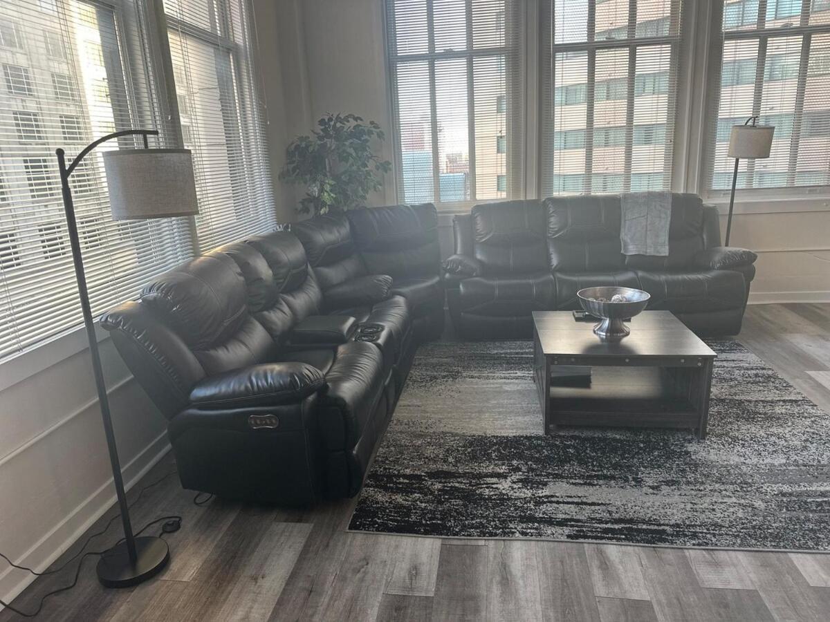 Downtown Retreat-king Bed-free Parking-access To Skywalk *