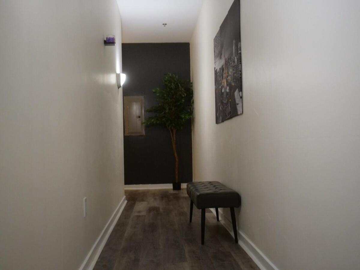 Downtown Retreat-king Bed-free Parking-access To Skywalk Indianapolis